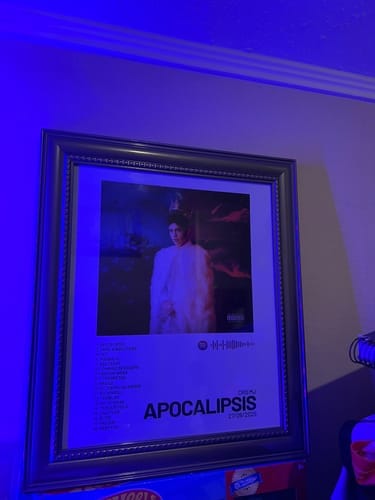 Reseña con foto de un cliente sobre APOCALIPSIS