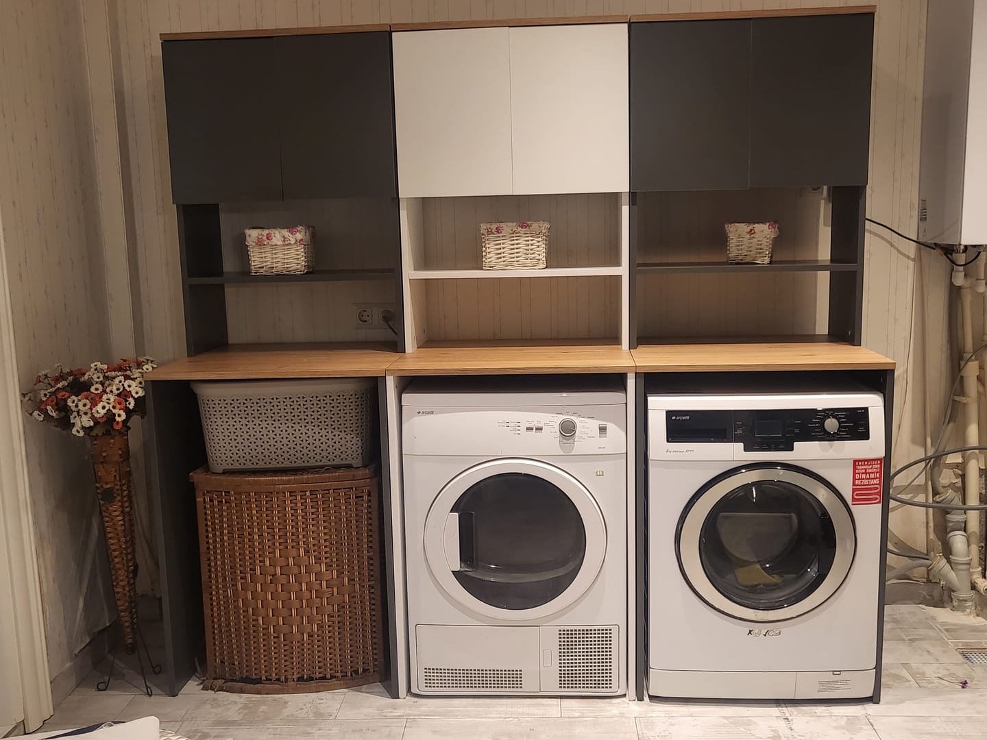 Customer photo review of Rani KD101 Çamaşır Makinesi Dolabı 3 Raflı Kapaklı Banyo Dolabı Antrasit - Sepet Ceviz
