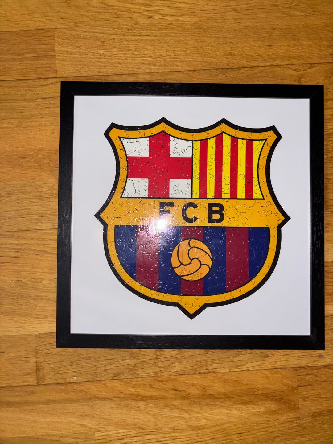 Customer photo review of FC Barcelona® Logo - Rompecabezas de Madera