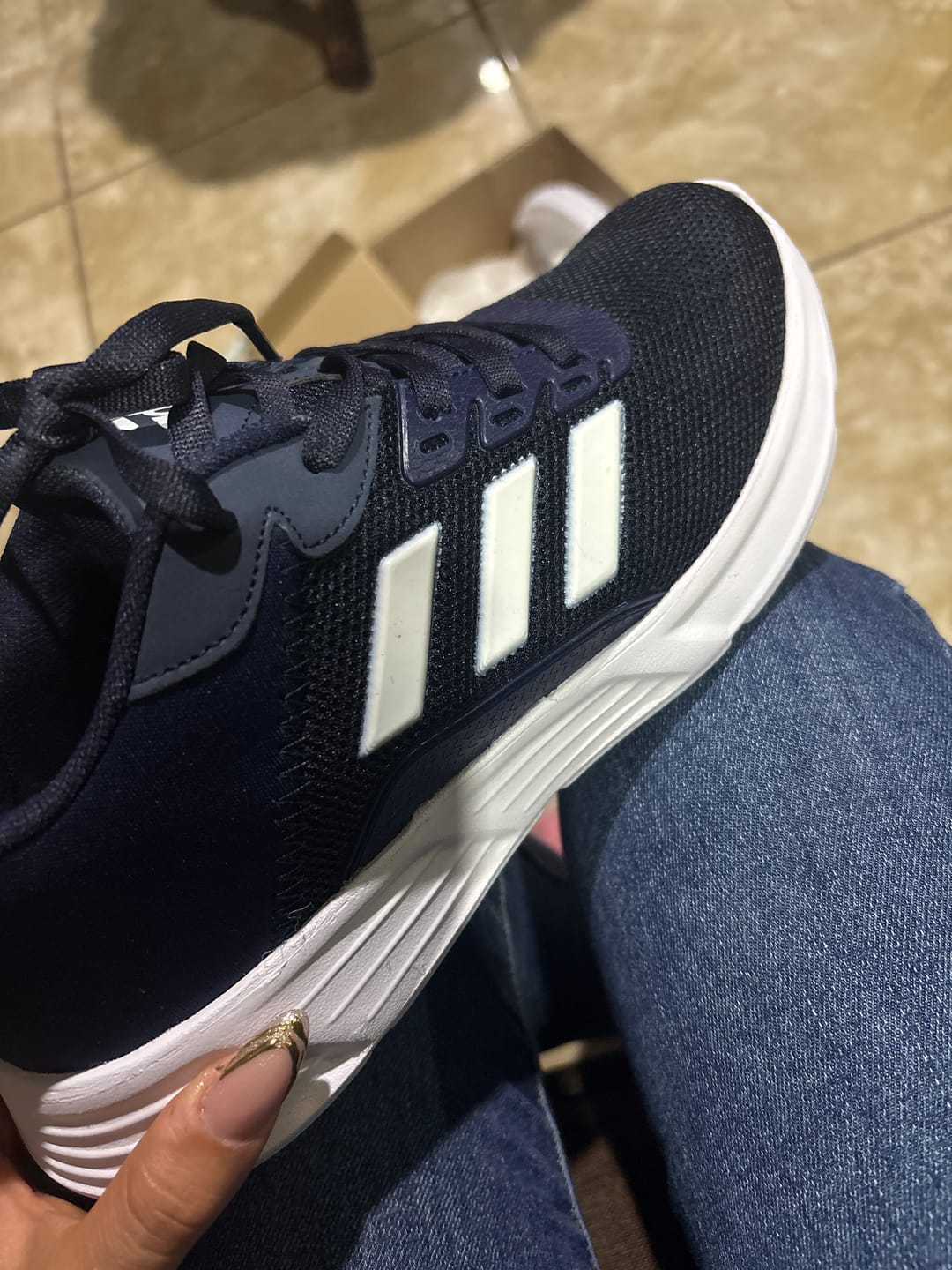 Customer photo review of Tenis 510 Marino Blanco