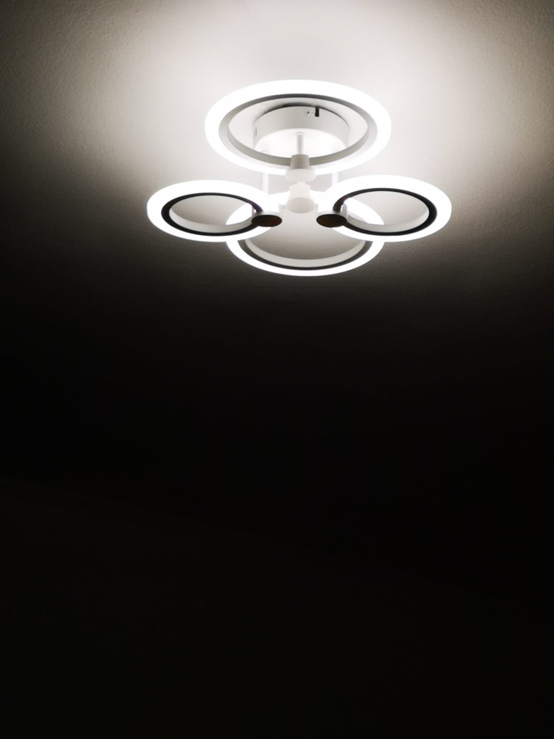 Customer photo review of Lustra LED 2+2 CIRCLE Design Alb Echivalent 400W Telecomanda