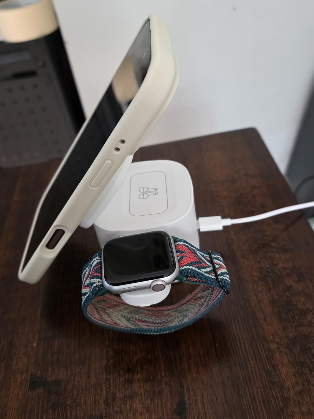 Customer photo review of Gitryin Magnetic 3-in-1 Wireless Charging Station for 3C Devices