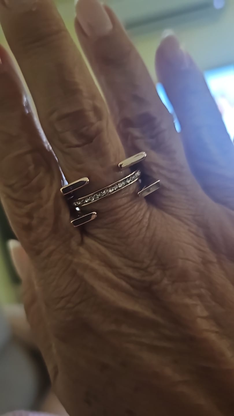 Customer photo review of Anel Brilhante Banhado em Ouro 18K