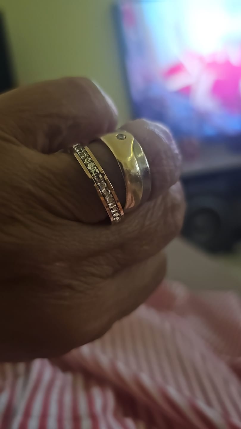 Customer photo review of Anel Truth Banhado em Ouro 18k
