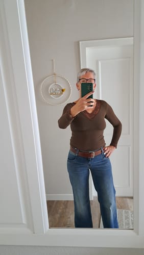 Customer photo review of Stretchy Cashmere Langarmshirt mit Spitze chocolate