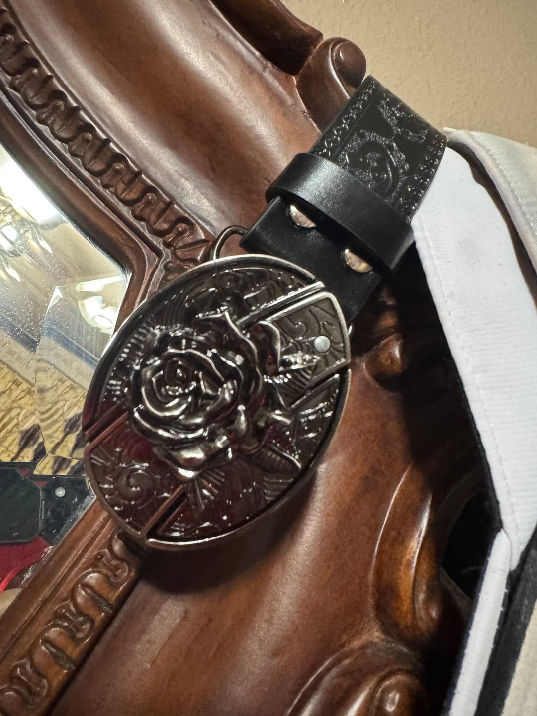 Customer photo review of Men's DIY Western Rose Hidden Folding Knife Leather Belt