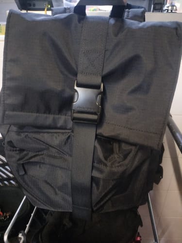 Customer photo review of Mochila Rizz Laptop 15.6" Cool Capital Negro