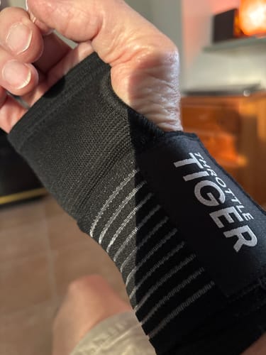 Customer photo review of Throttle Tiger Wrist Support - Ride Without Wrist Pain