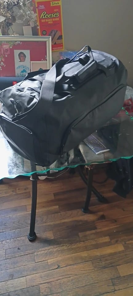 Customer photo review of Sports Gym Bag, Large Capacity Handbag,Portable Travel Duffel Bag, Multi-compartment with Shoes Storage,Perfect for Vacation,Gym
