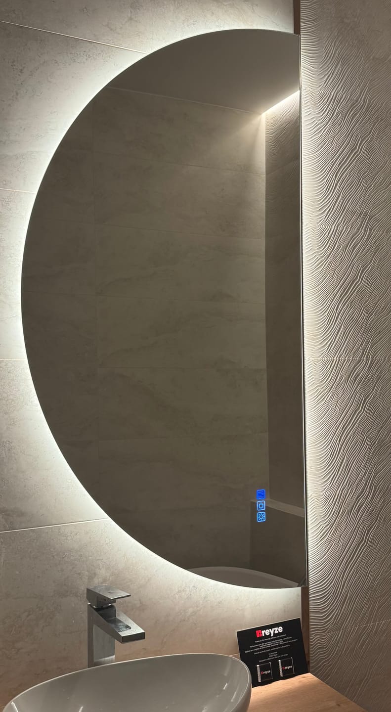 Customer photo review of Oglinda LED Semiluna (Dreapta), Touch LED, Dimare, Dezaburire, LED Reglabil 3000K-6000K - Gama Ambient Model 1
