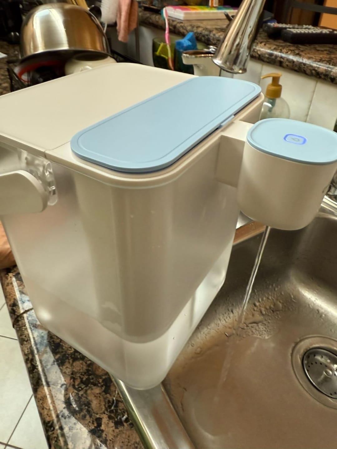 Customer photo review of Frizzlife 400-Gallon Electric Water Filter Dispenser with 2 Filters (8-Stage Filtration),Reduce 99.89% of Lead,6 Months Rechargeable Water Pitcher, BPA-Free Instant Countertop Water Filter System,MD40