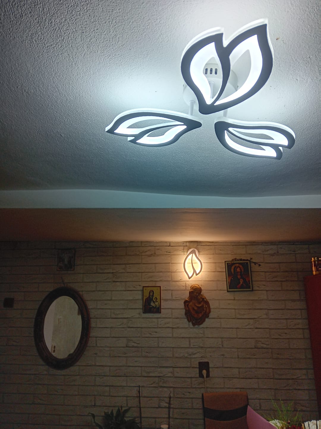 Customer photo review of Lustra LED Mini ANEMONE Echivalent 300W Telecomanda