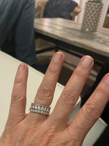 Customer photo review of Anello Baguette con Grandi Zirconi Bianchi
