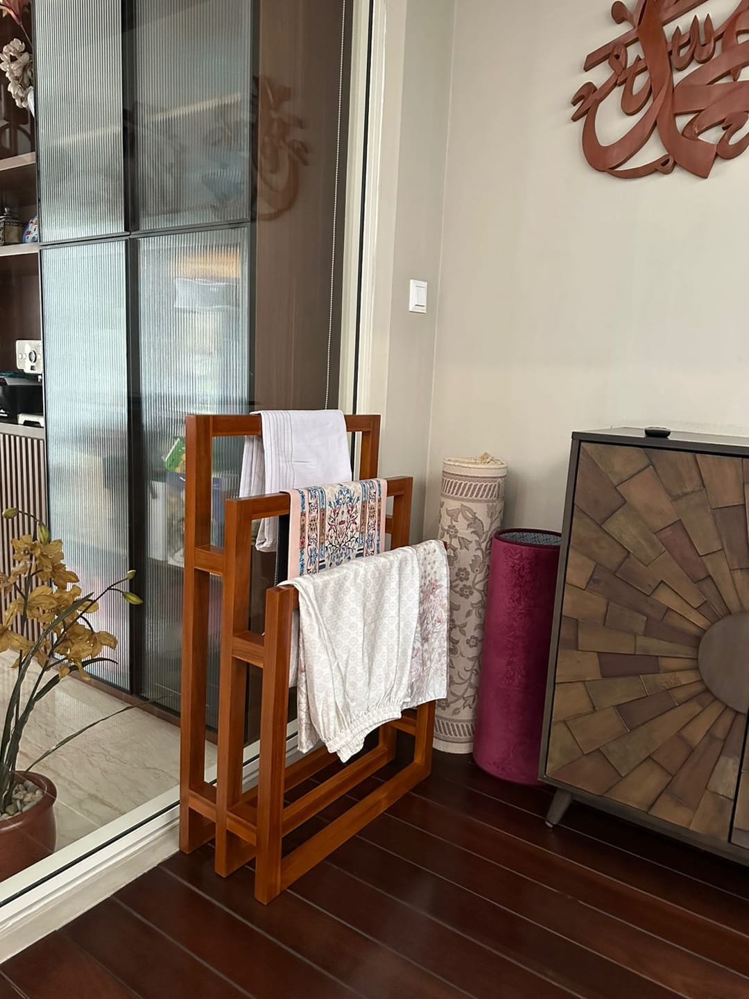 Customer photo review of Exclusive Tiered Teak Towel Rack