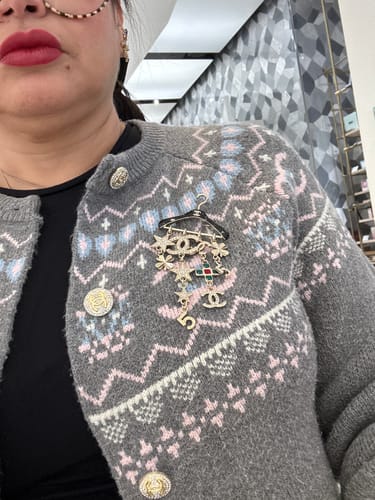 Customer photo review of CC Brooch Light Gold 173159