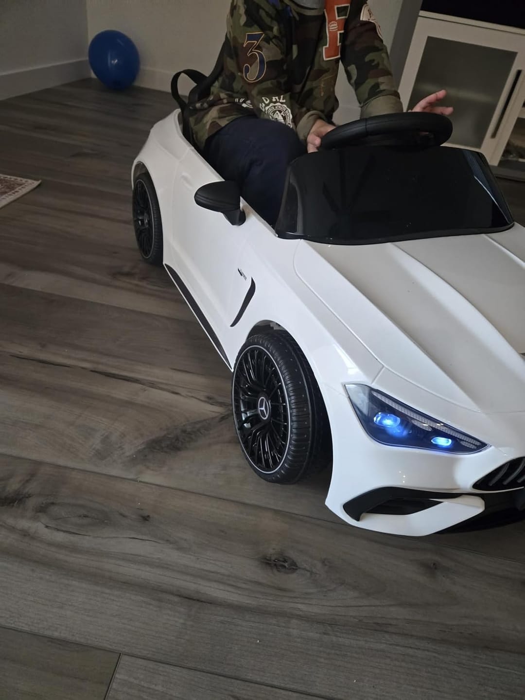 Customer photo review of TOBBI 6V Licensed Mercedes-Benz AMG CLE53 Electric Kids Ride-On Car
