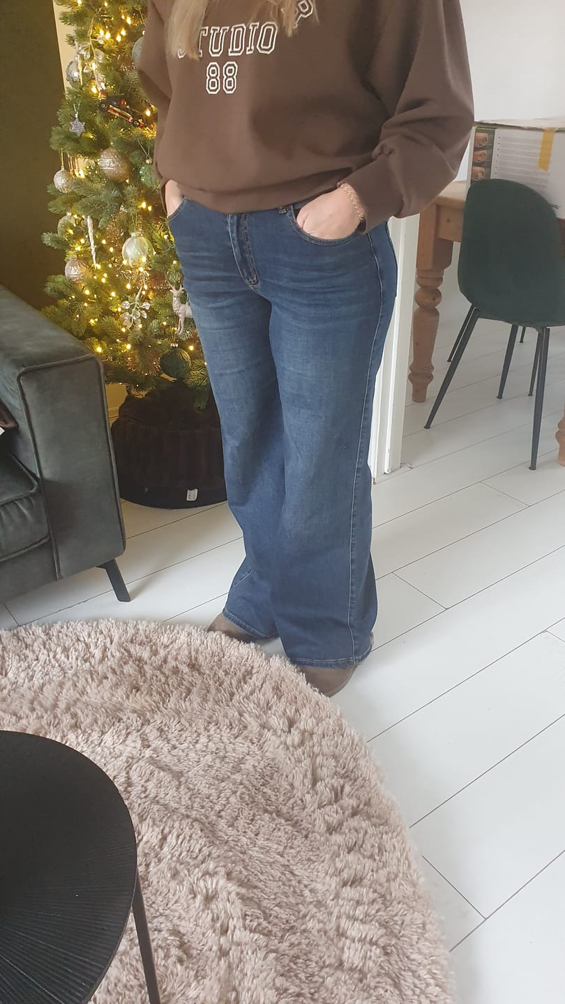Customer photo review of Curve-Hugging Wide Leg – Mid Rise – Indigo