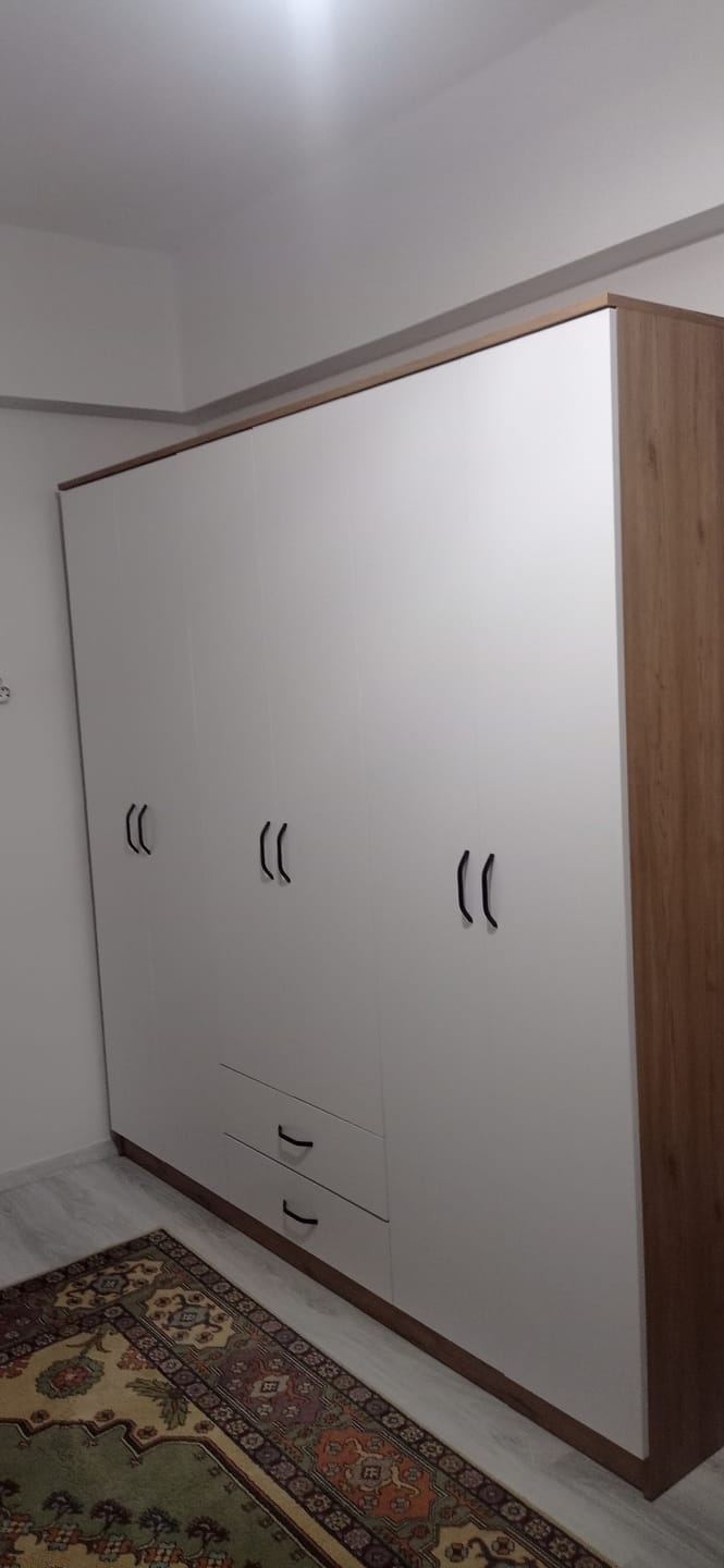 Customer photo review of Rani BA111 Geniş Gardırop Elbise Dolabı 6 Kapaklı 2 Çekmeceli 5 Raflı 3 Askılı Sepet Ceviz - Beyaz