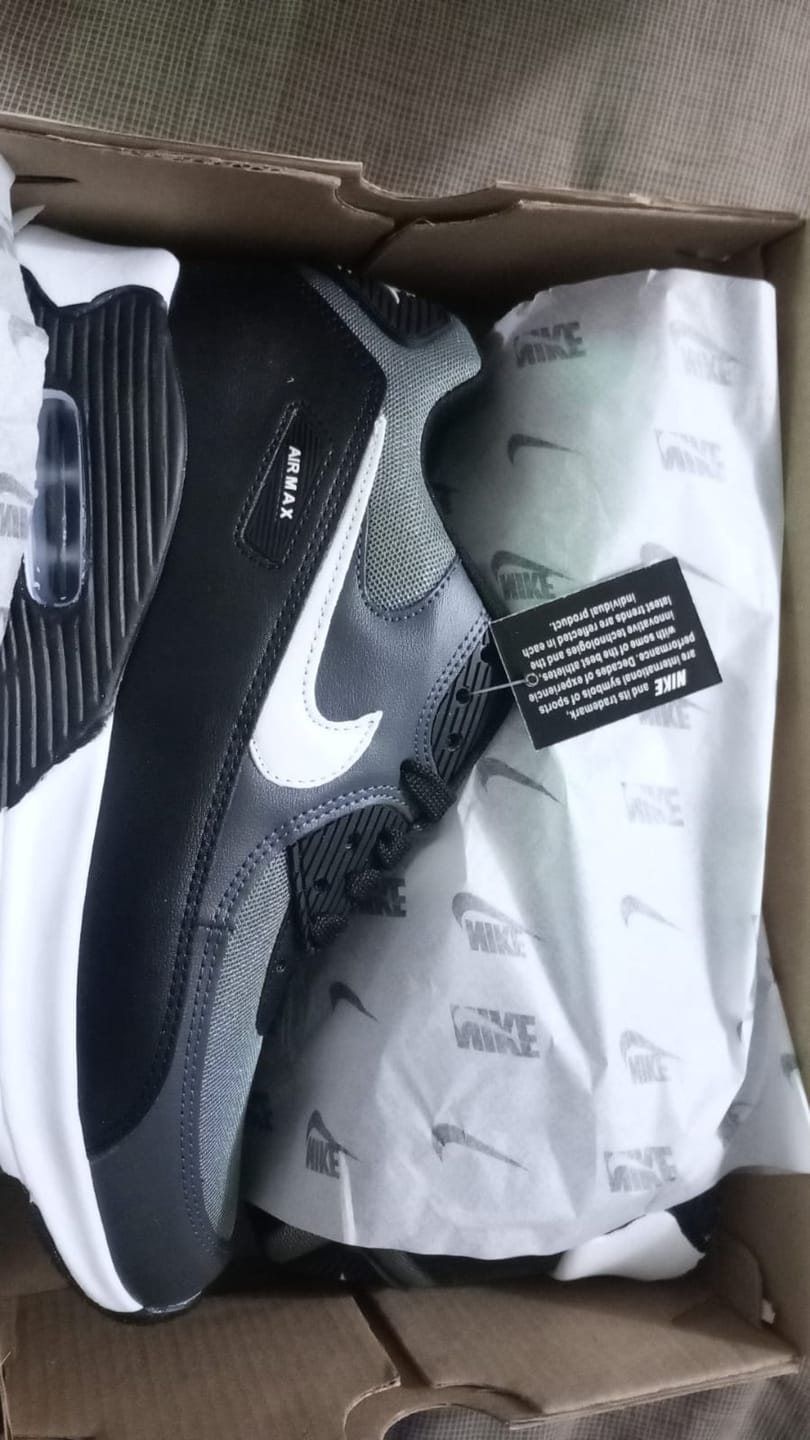 Customer photo review of Tenis Max 90 Oxford Negro Blanco