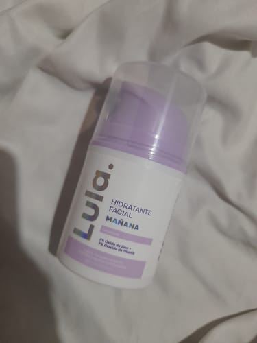 Customer photo review of Hidratante facial de día con Ceramidas