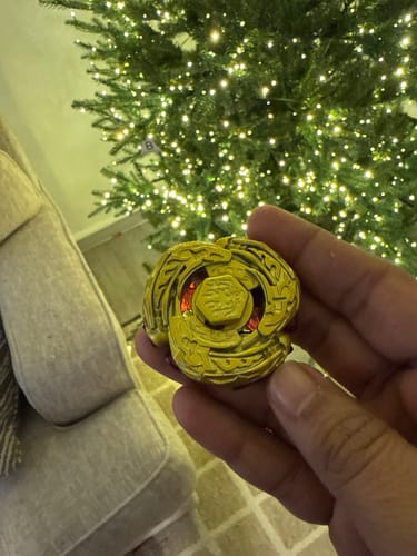 Customer photo review of Takara Tomy Gold L Drago Beyblade Destructor Destroy DF105LRF