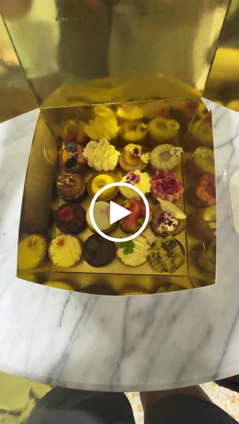 Customer video review of The Dessert Connoisseur 16pcs