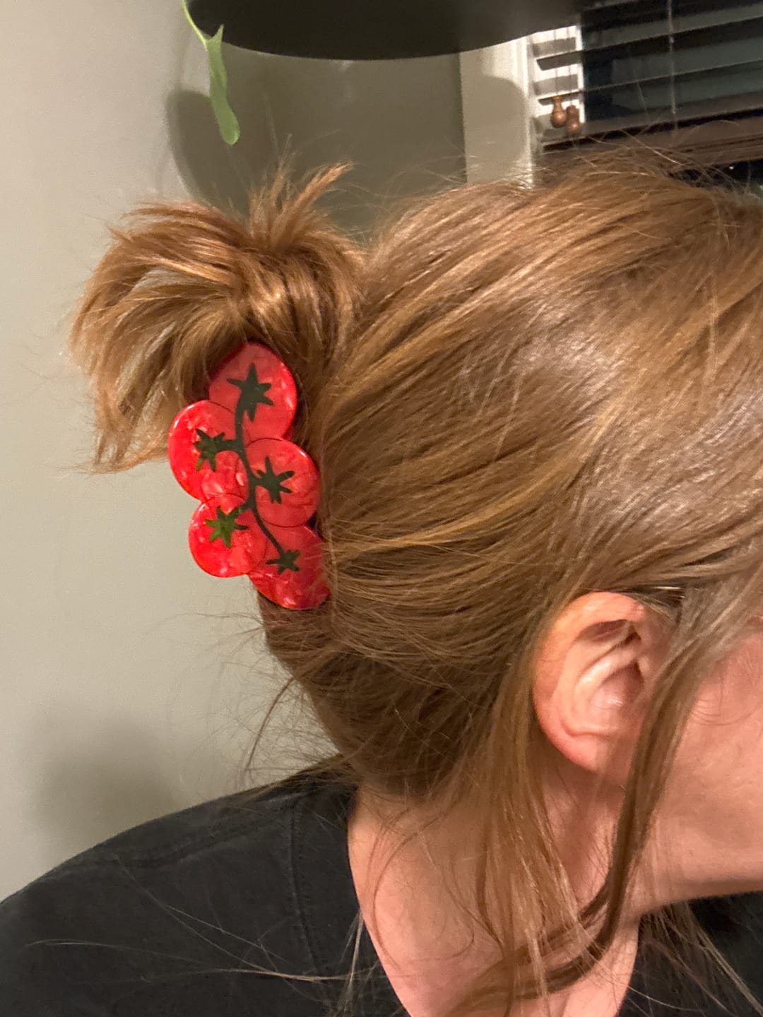 Customer photo review of Large Tomatoes on the Vine Hair Claw Clip