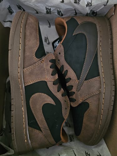 Customer photo review of Tenis Campus Negro Blanco Suela Negra