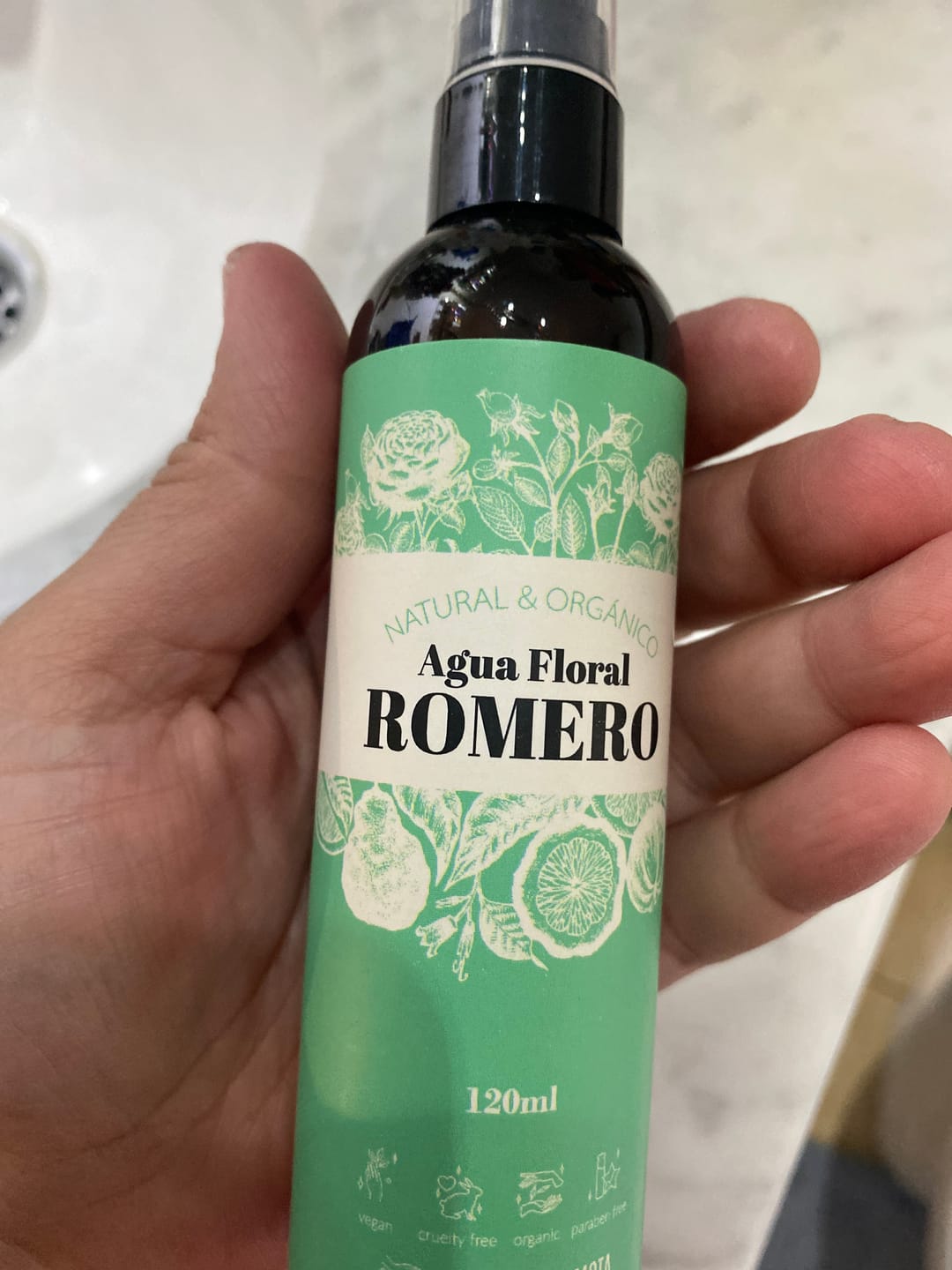 Customer photo review of Básicos Anticaída: Shampoo Anticaída + Agua de Romero
