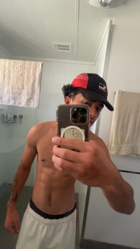 Customer photo review of Māori Classic Sports Lid - Red Edition