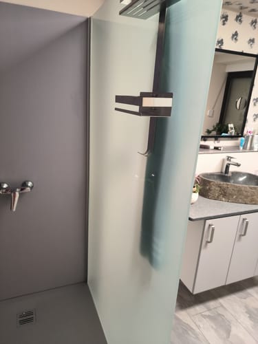 Customer photo review of SONNI Walk In Dusche Duschabtrennung Duschwand Nano Vollsatiniert ESG-Glas Glasstärke 8/10mm Breite 80-160cm