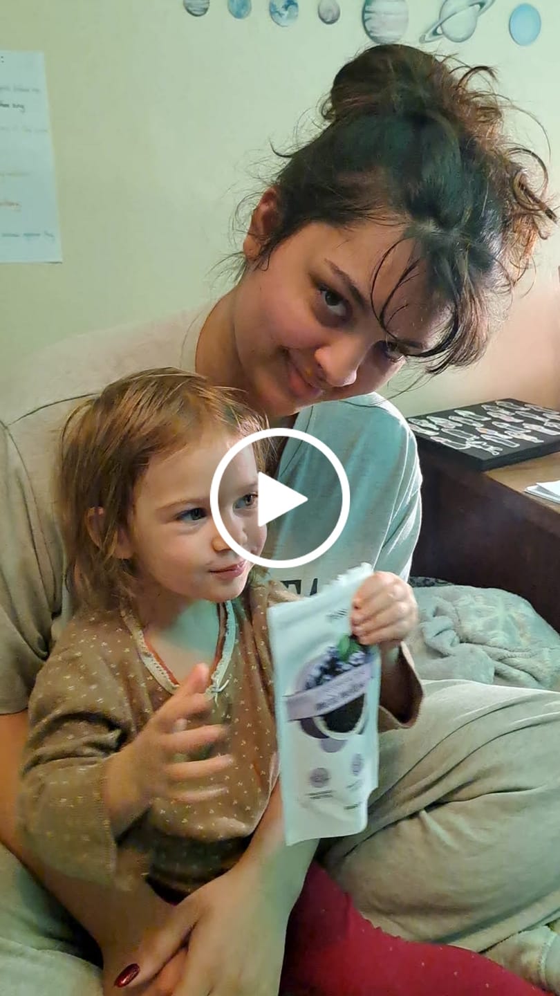 Customer video review of Aukstumā Kaltētas Mellenes