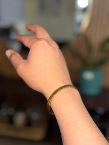 Reseña con foto de un cliente sobre Brazalete Iconic Oro