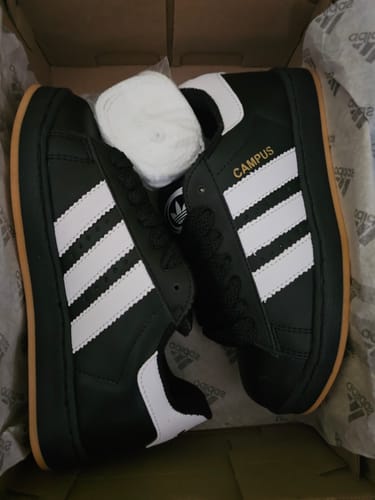 Customer photo review of Tenis Campus Negro Blanco Suela Negra
