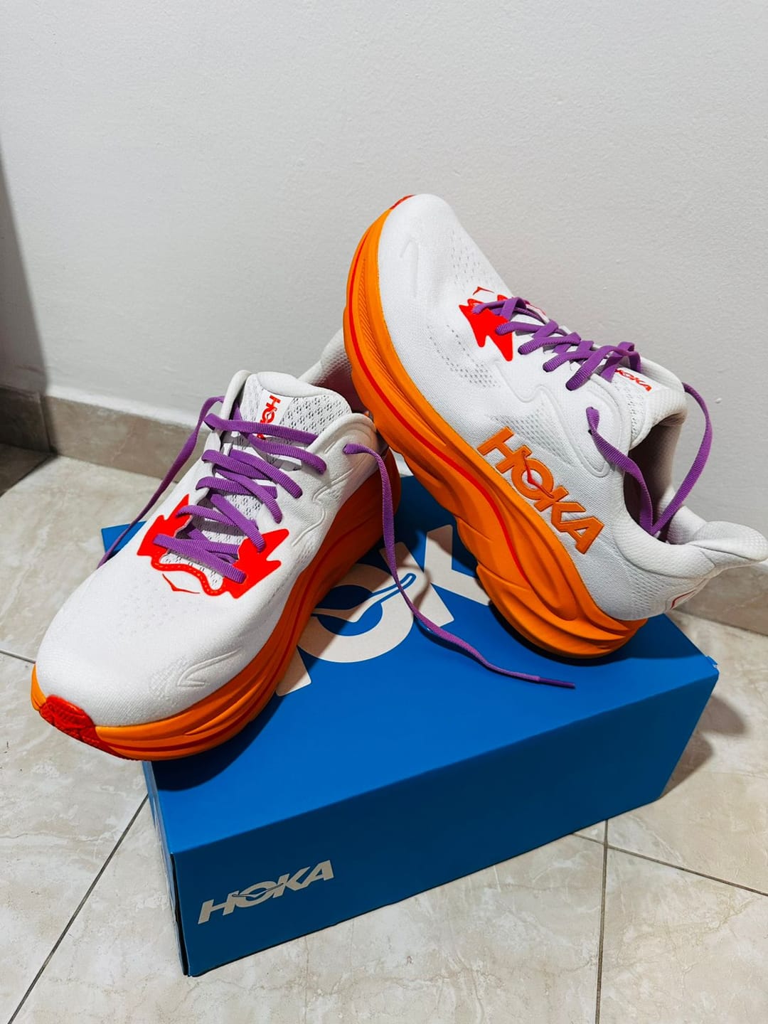 Customer photo review of Hoka One One Clifton 10 Hombre Frost Orange Zest