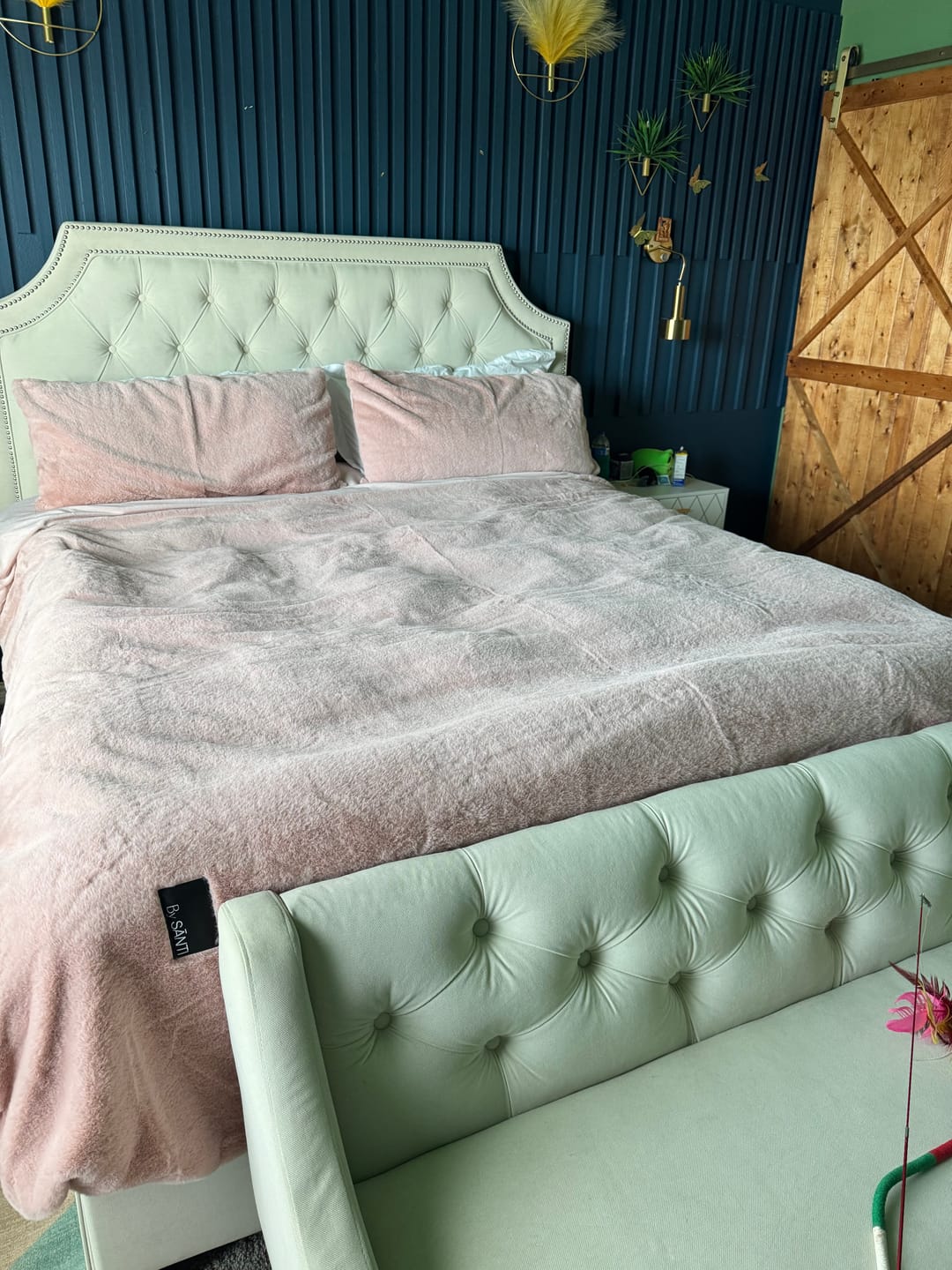 Customer photo review of CYRA Long Velvet Bedding Set