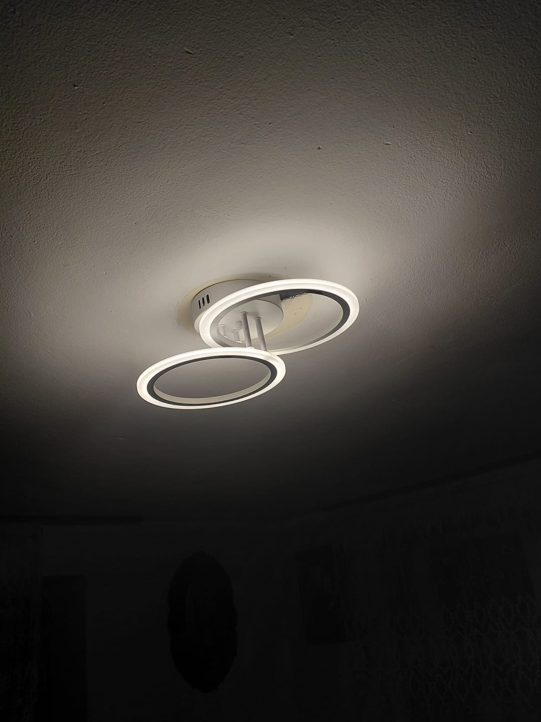 Customer photo review of Lustra LED 1+1 Circle Design Alb Echivalent 300W Telecomanda