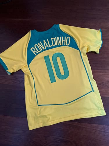 Customer photo review of Ronaldinho Gaucho – Brazil 2004–2006 Retro Kit Jersey – | Trikot | Maillot Soccer Shirt