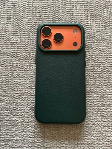 Customer photo review of iPhone 17 Pro Leather Case - Timeless Luxe - Racing Green