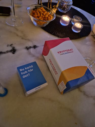 Maria W. review of Krypterat Familjeversion | Svensk Utgåva | 400 Kort | Nästan Slutsåld! image 1 out of 1