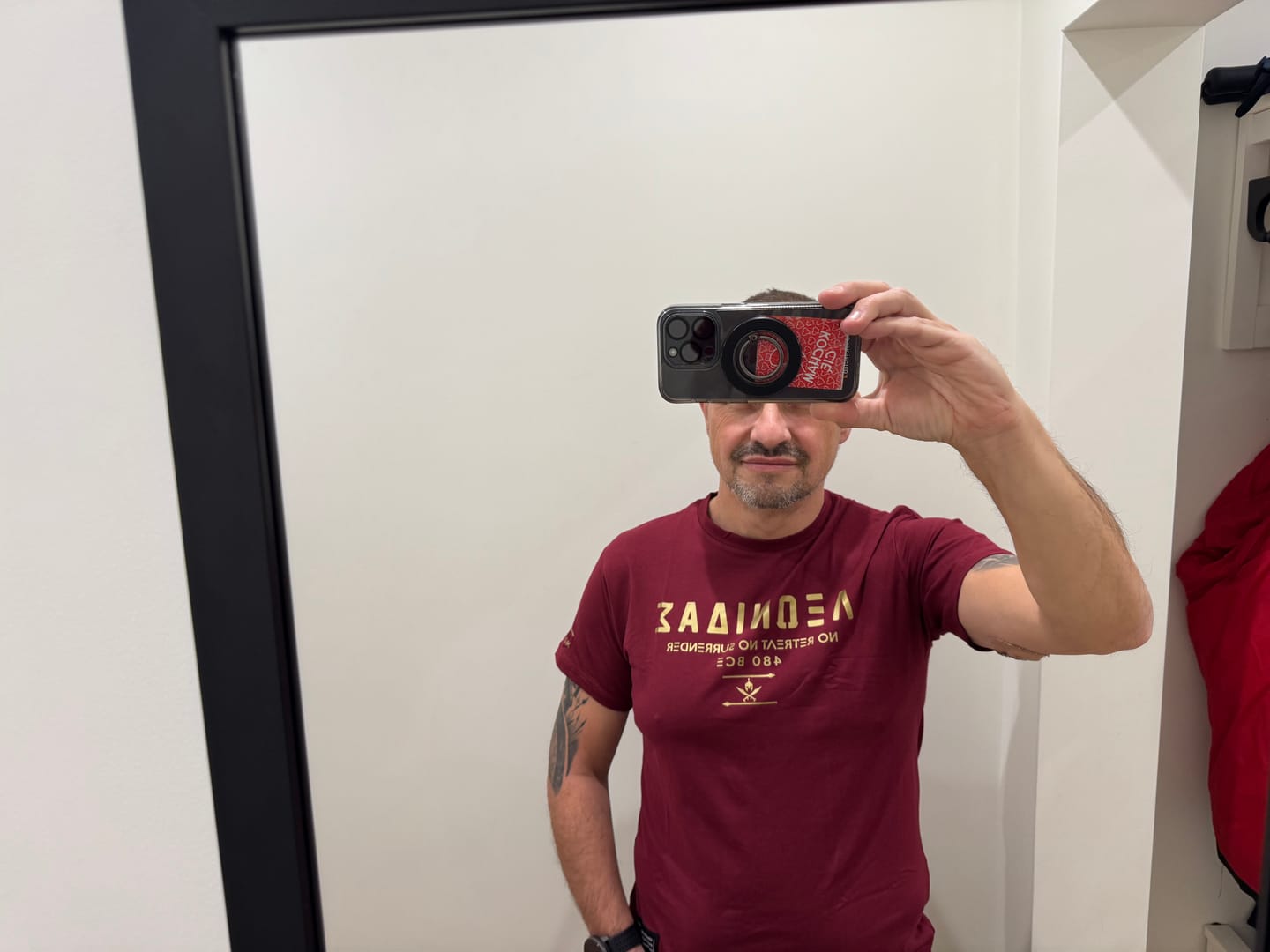 Customer photo review of Nemesis T-Shirt - Burgundy x Gold (Leonidas)