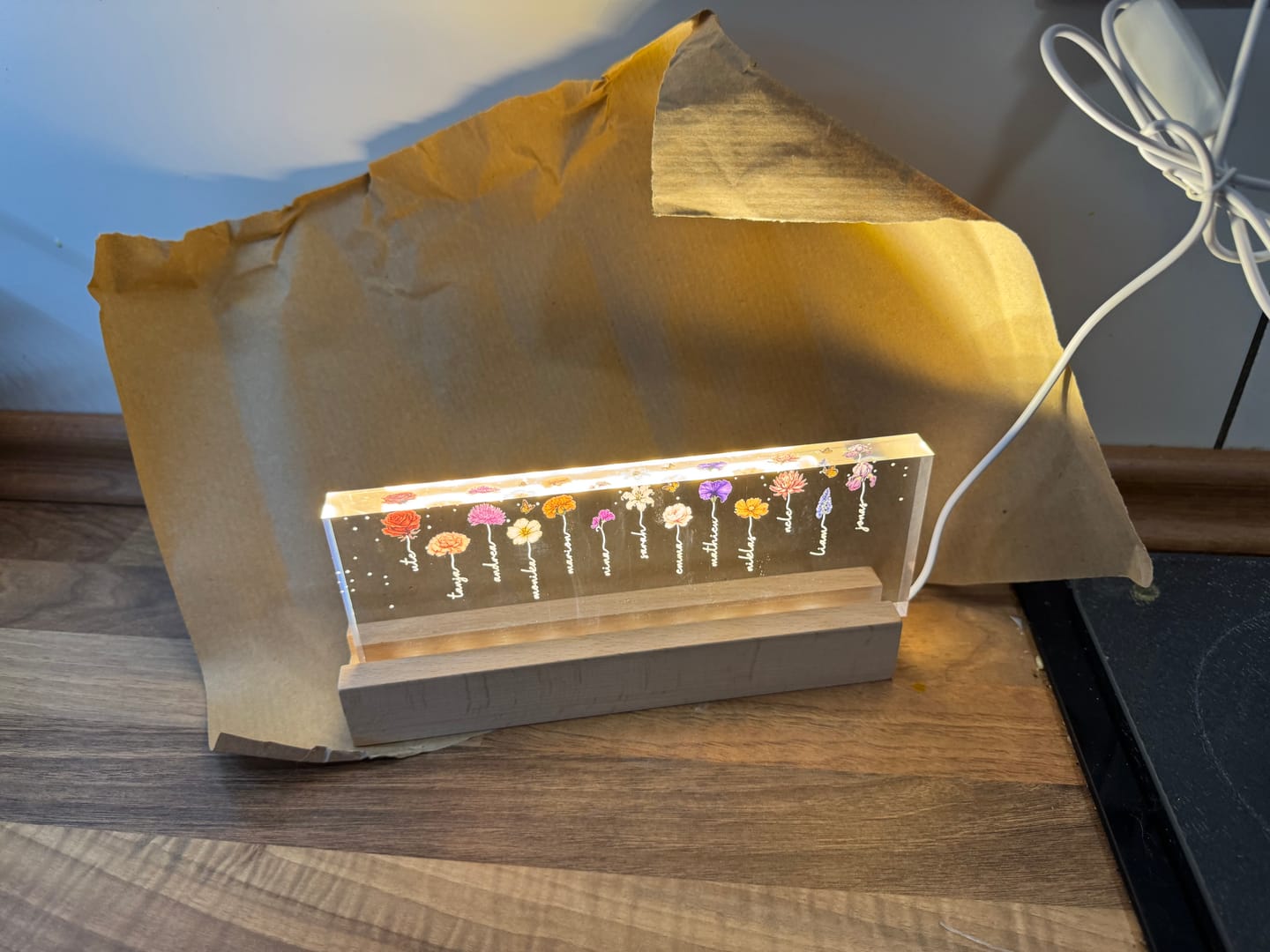 Customer photo review of Omas Garten - Personaliserter LED Aufsteller mit Blumen und Namen