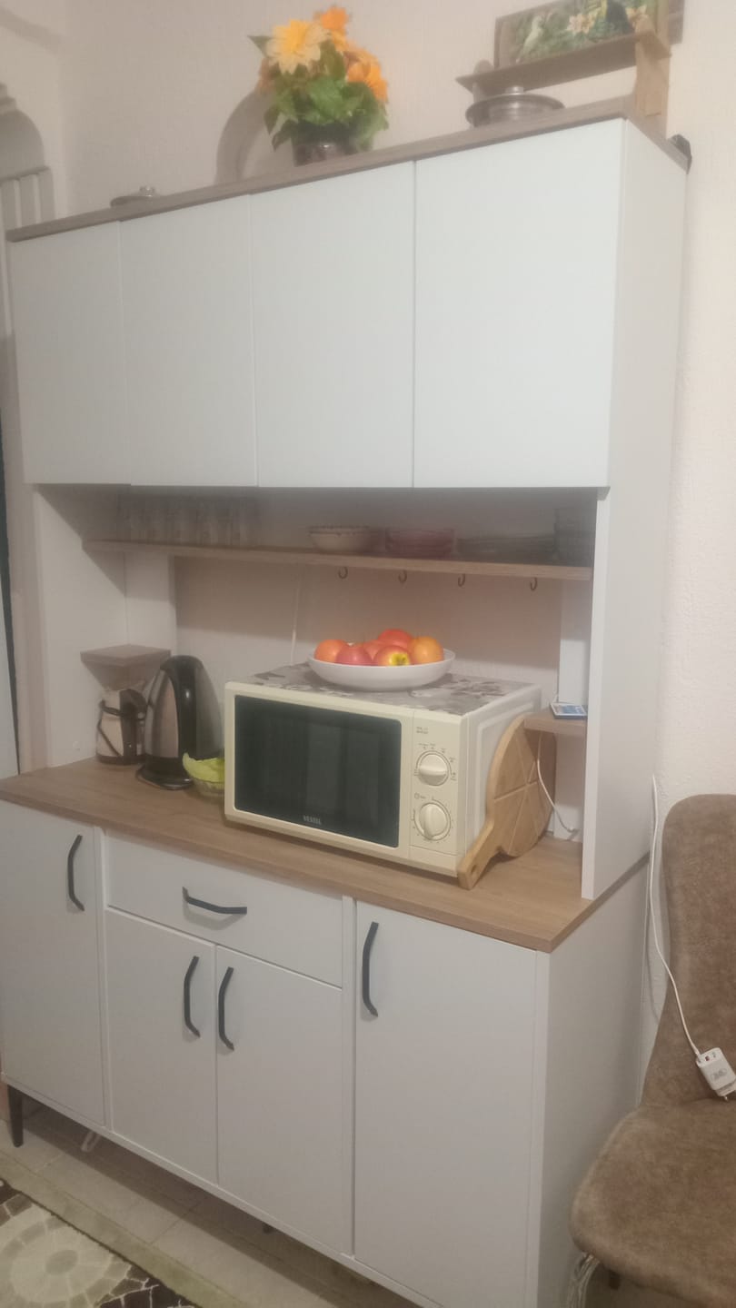 Customer photo review of Rani JE177 Çok Amaçlı Dolap 8 Kapaklı Raflı Kiler Mutfak Dolabı Sepet Ceviz - Beyaz
