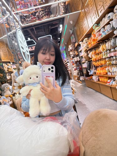 Kaying K. review of iPhone 17 image 1 out of 1