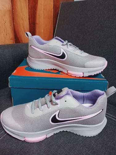 Customer photo review of Tenis 025 Plata Lila Rosa