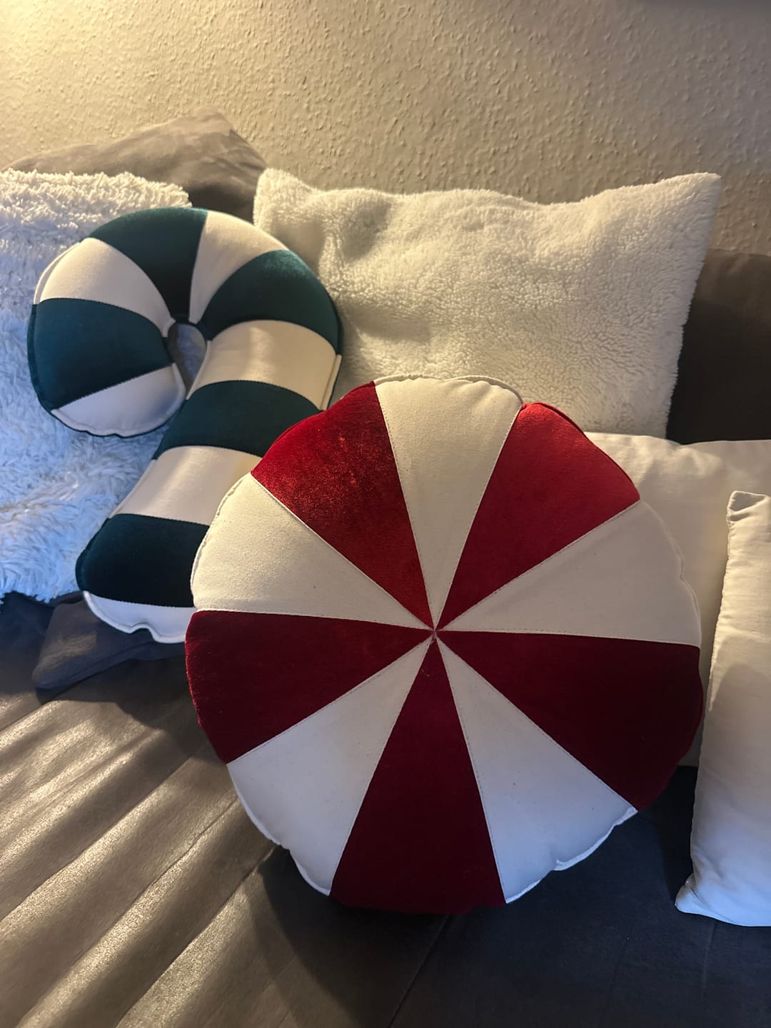 Customer photo review of “Red Candy” Patchwork christmas Pillow, holiday gift idea