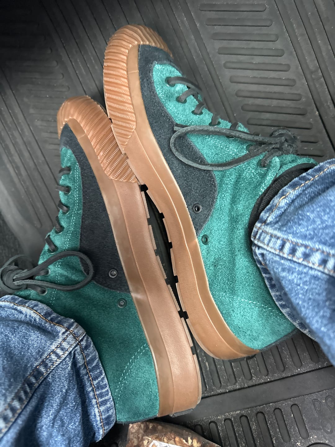 Customer photo review of Grounder Low-Top Deep Green/Gum