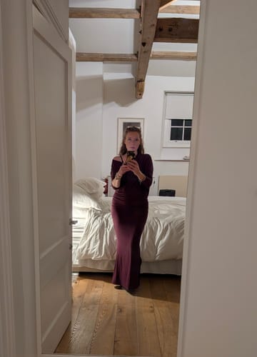 Customer photo review of BAMBOO SIDE SLIT SKIRT BERRY