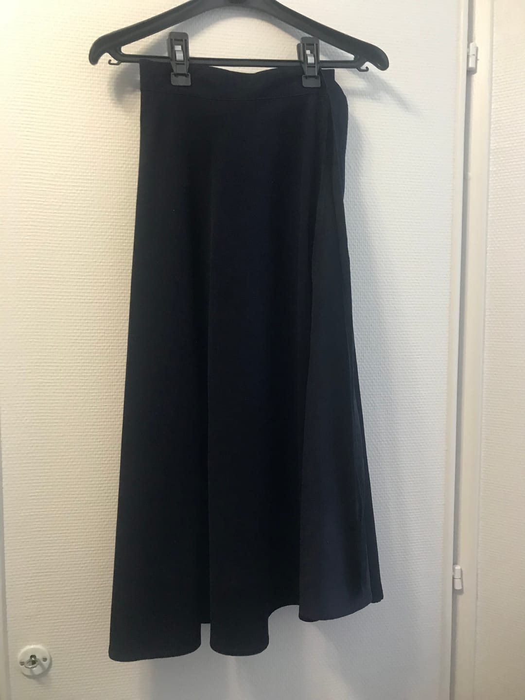 Customer photo review of Jupe portefeuille Marie velours milleraies bleu marine