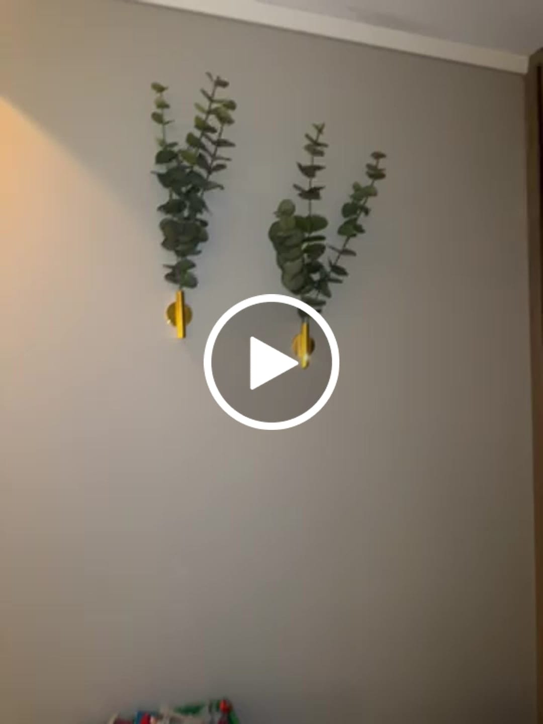 Customer video review of Manhattan vase vegg, gull